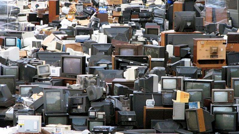 Reutilizar la basura tecnológica: De televisores antiguos a nuevas carreteras