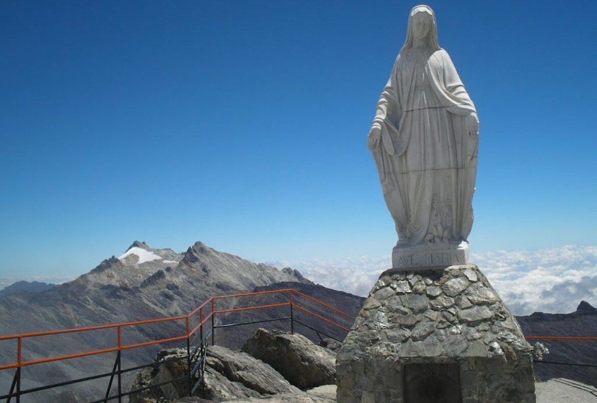 La Virgen de las Nieves reina en las alturas