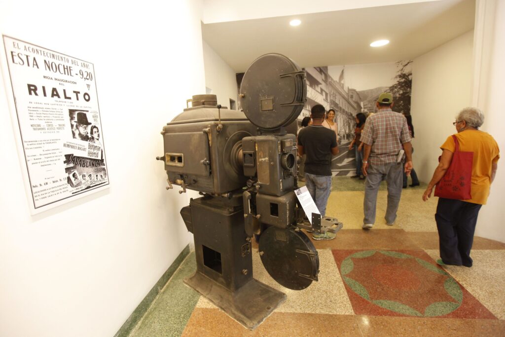 El hoy Teatro Bolívar fue la primera sala de cine de Caracas