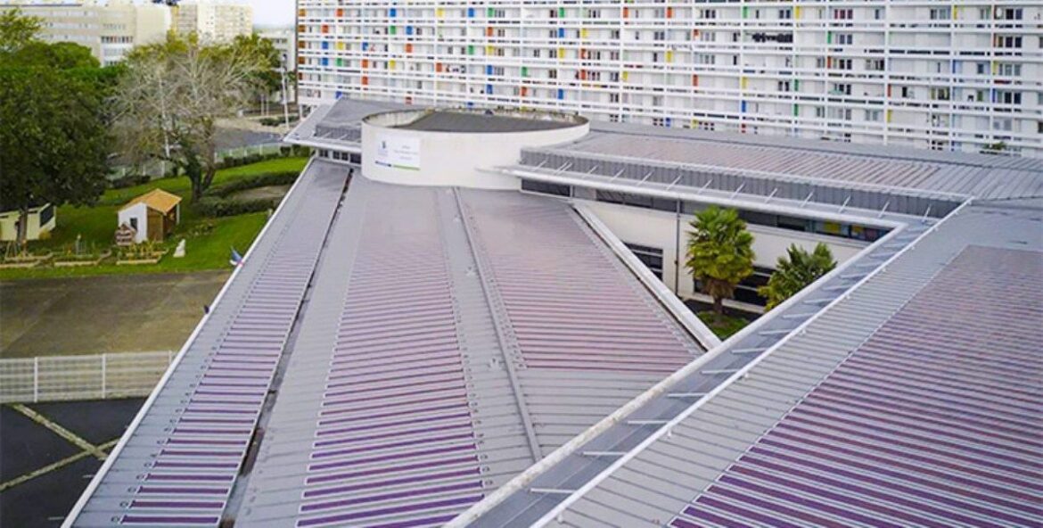 El techo fotovoltaico más grande del mundo da energía a una escuela
