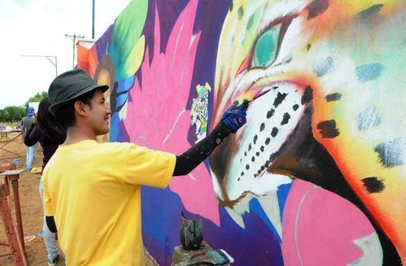 Artemio Fierro pinta murales para despertar conciencias