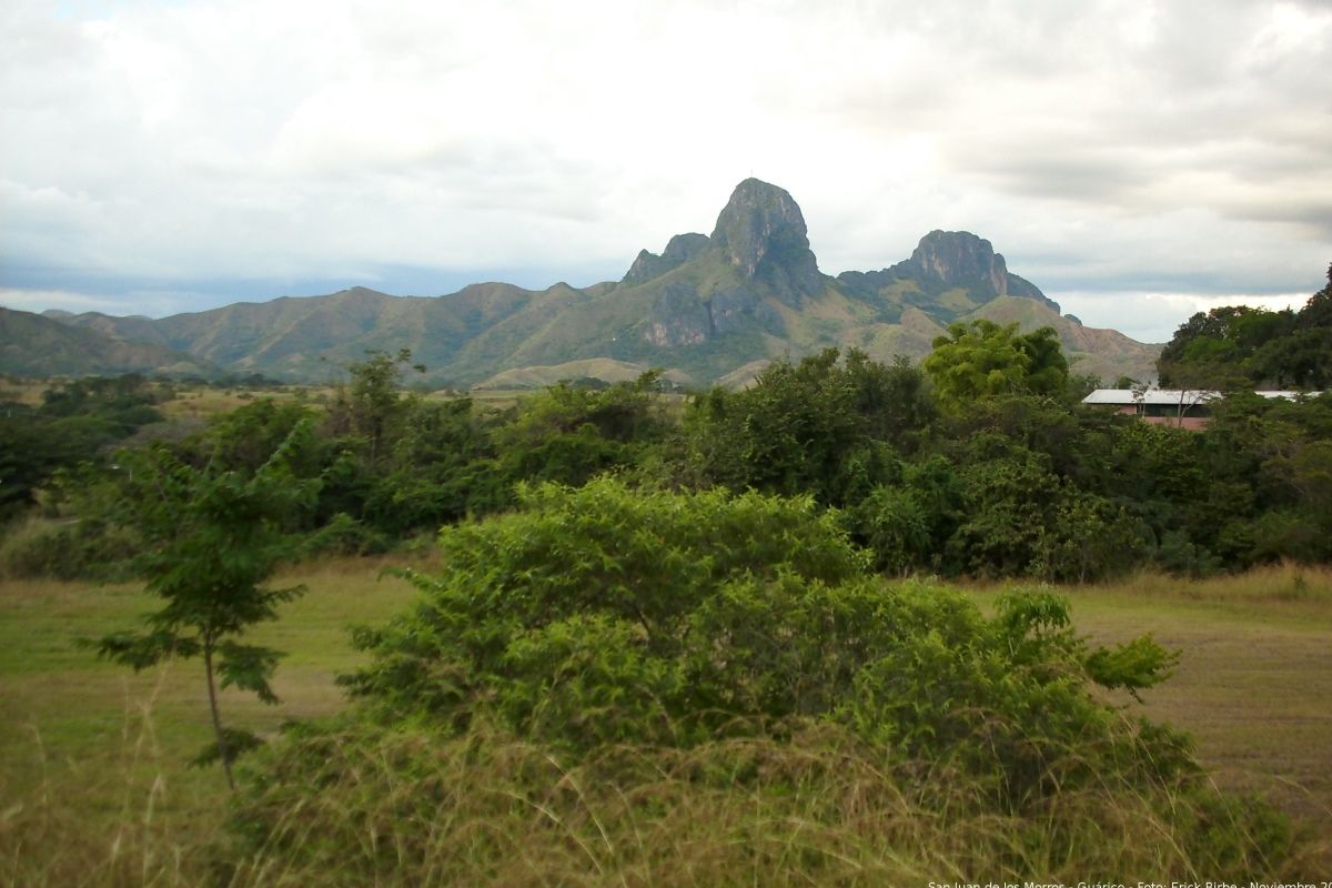 Morros de San Juan, en lo alto de los llanos centrales