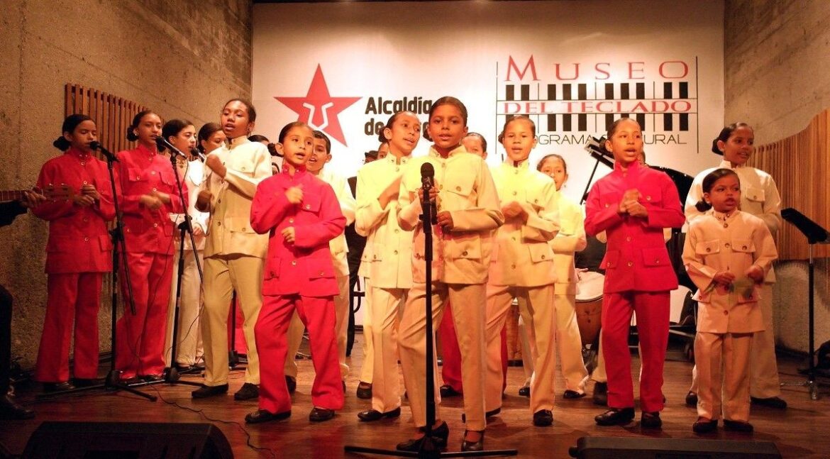 Los Tucusitos, más de seis décadas cantándole a la navidad