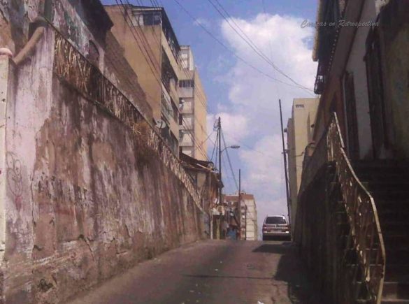 Pintorescas aceras altas, reminiscencias de la antigua Caracas