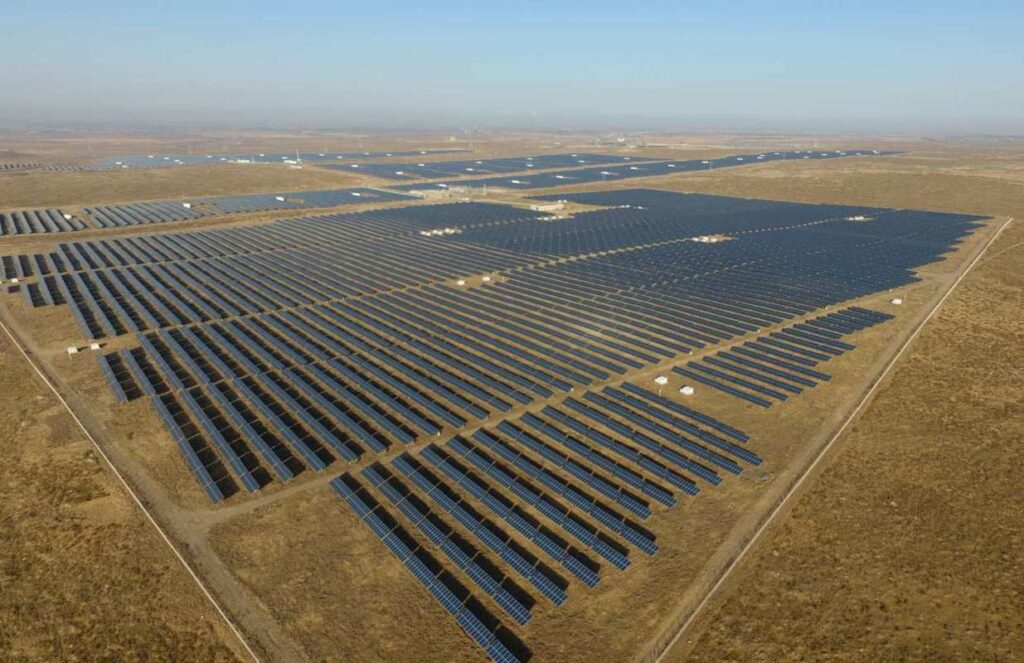 Millones de paneles solares dan vida a un nuevo paisaje en desierto de China