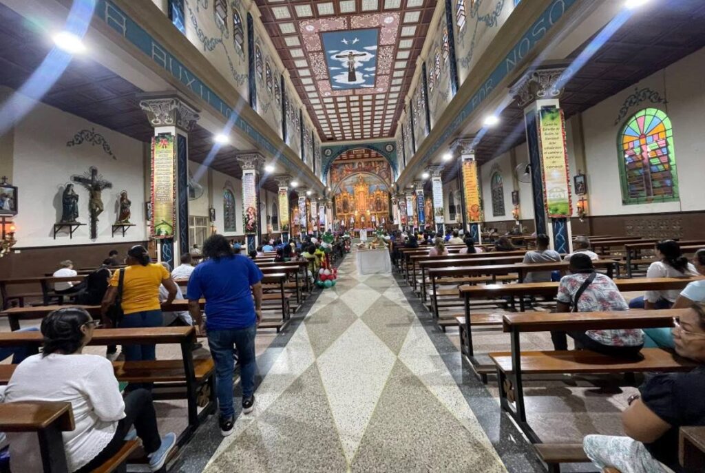 Estampas decembrinas: misas de aguinaldo y misa de gallo