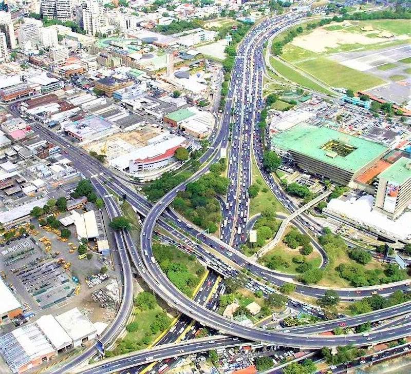 Distribuidor El Ciempiés, una de las obras más emblemáticas de la Caracas moderna