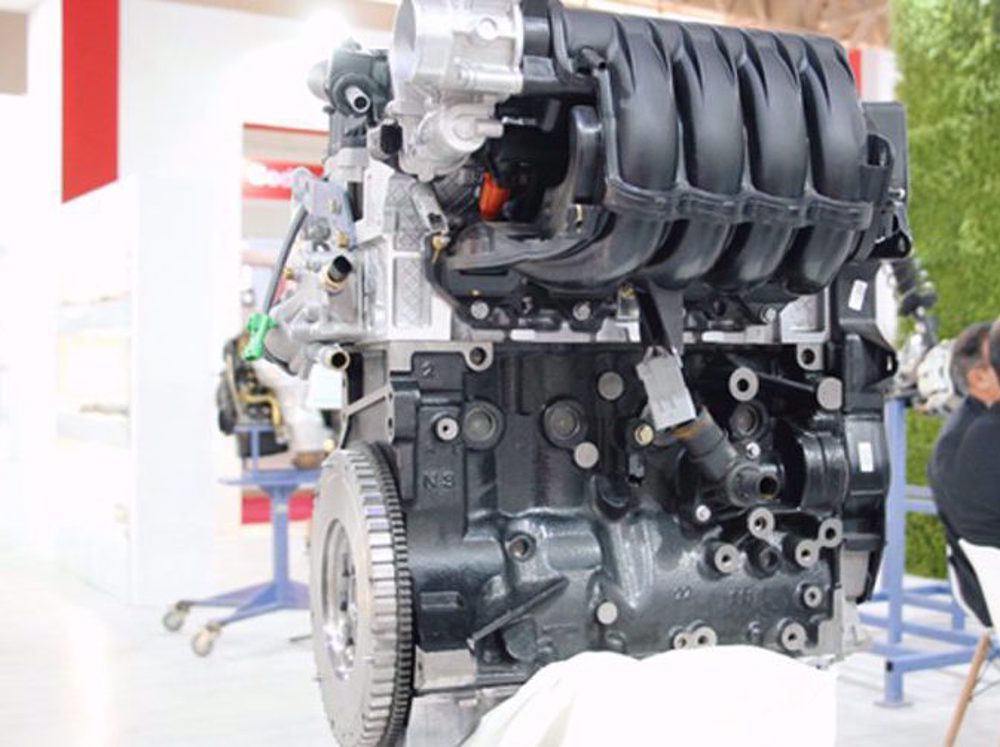 Nanocatalizador iraní reduce dependencia de metales estratégicos en motores de autos